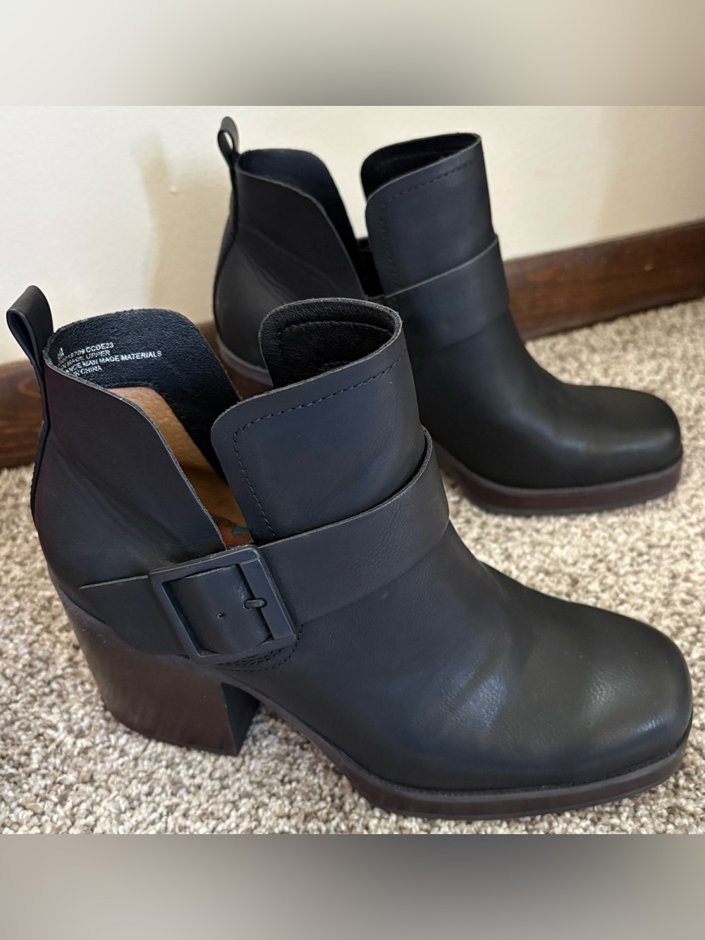 Korks Kork Ease Kari Ankle Bootie Size 9 Black Faux Leather Chunky Heel